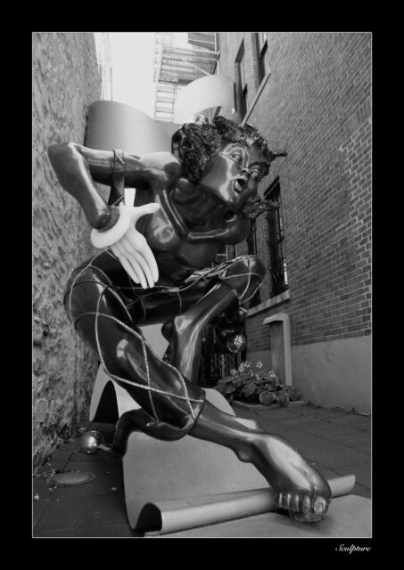 Sculpture à Ottawa en noir & blanc
