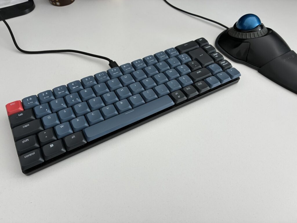 Clavier mécanique Keychron K7 Pro et trackball Kensington